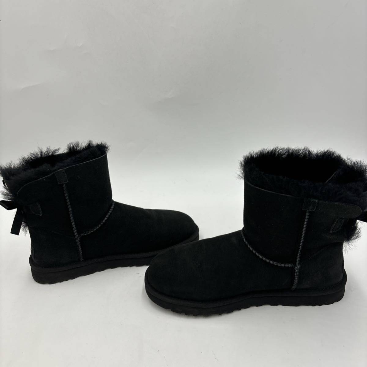 ＊ 良品 箱付き '人気モデル' UGG アグ MINI BAILEY BOW ミニベイリーボウ 裏ボア 本革 ムートン ショート ブーツ 25cm レディース 1005062_画像5