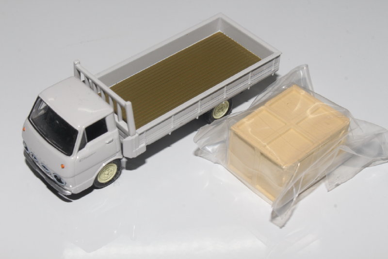 1/80 The * car collection 80 bee maru vol.4 no. 4.[ 042/ Prince Clipper long carrier truck ( white / luggage attaching )] Tommy Tec car kore