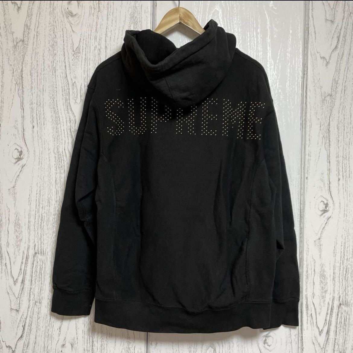 Supreme シュプリーム メンズ パーカー スタッズロゴ 黒 裏起毛 Ｍ_画像3