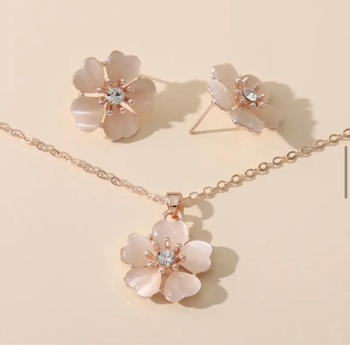 桜ドロップのピアス&ネックレスセット|Yahoo!フリマ(旧PayPayフリマ)