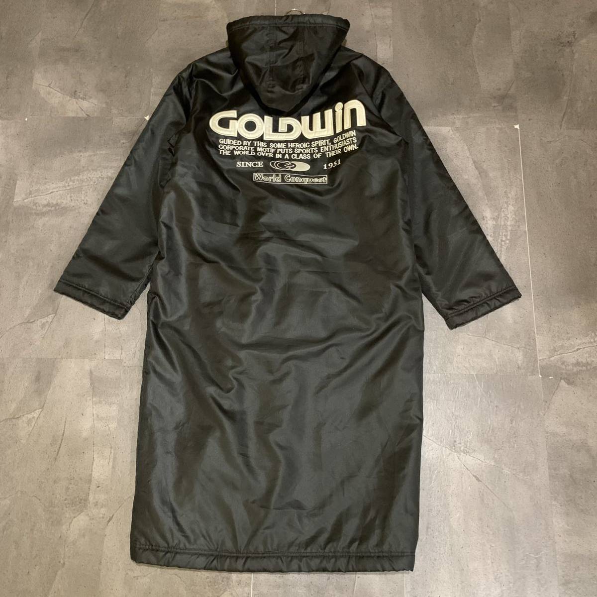 QQQ ▼ 保温性抜群!! '人気モデル' GOLDWIN ゴールドウィン 裏地ボア 中綿 ベンチコート size:L ベンチウォーマー スポーツウェア BLK_画像3