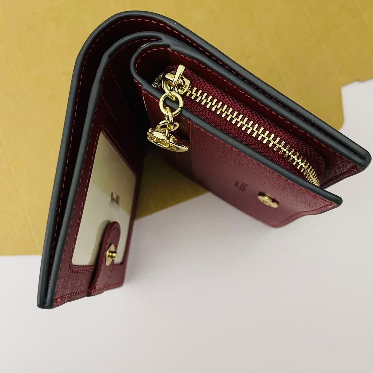 Coachコーチレディース二つ折りミニ財布 新品 ブラウン色 Coachコーチレディース二つ折りミニ財布 新品 ブラウン色