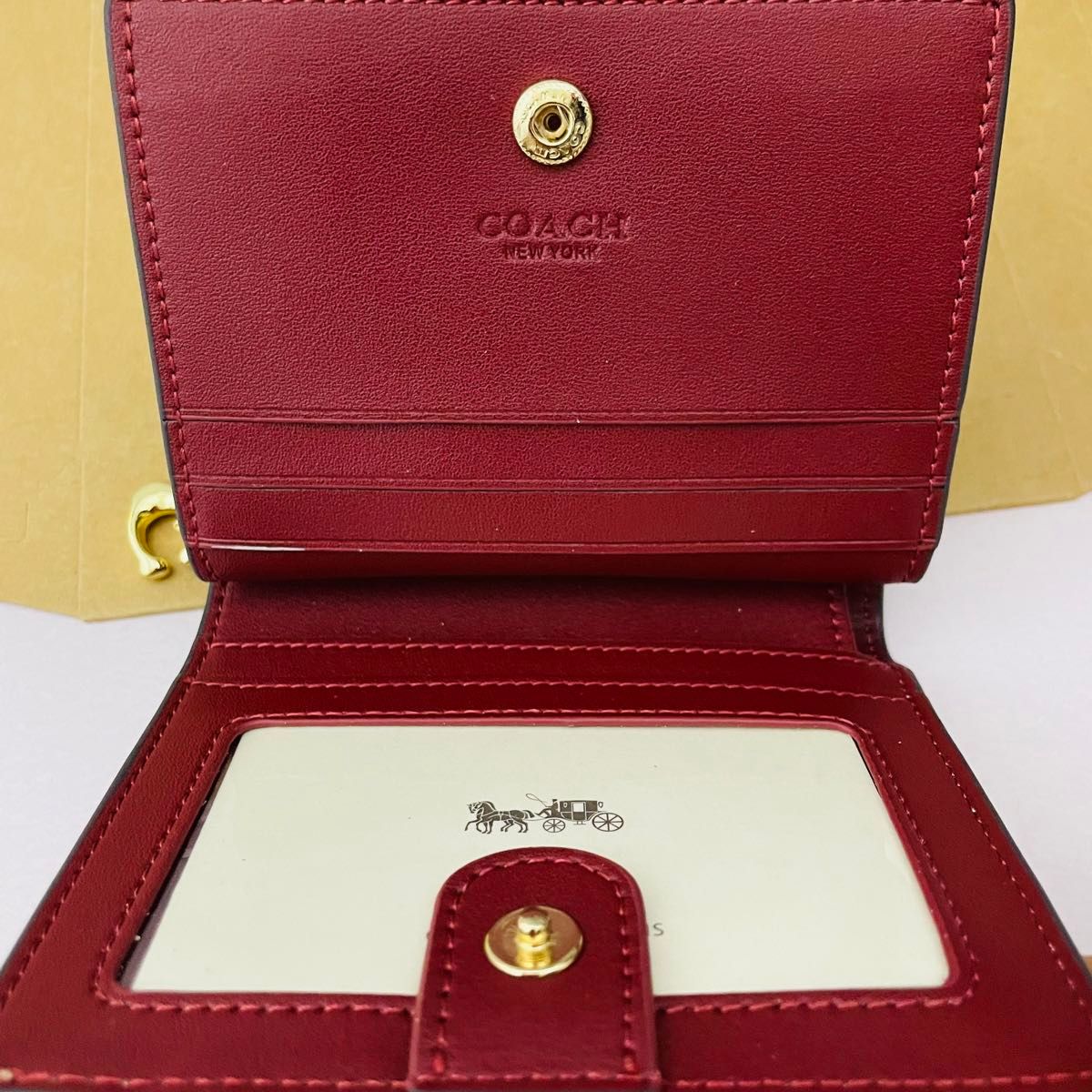 Coachコーチレディース二つ折りミニ財布 新品 ブラウン色 Coachコーチレディース二つ折りミニ財布 新品 ブラウン色