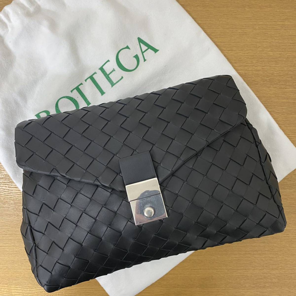 【1円スタート】美品 BOTTEGA VENETA ボッテガヴェネタ マキシイントレチャートー クラッチバッグ セカンドバッグ レザー 黒 ブラック _画像2