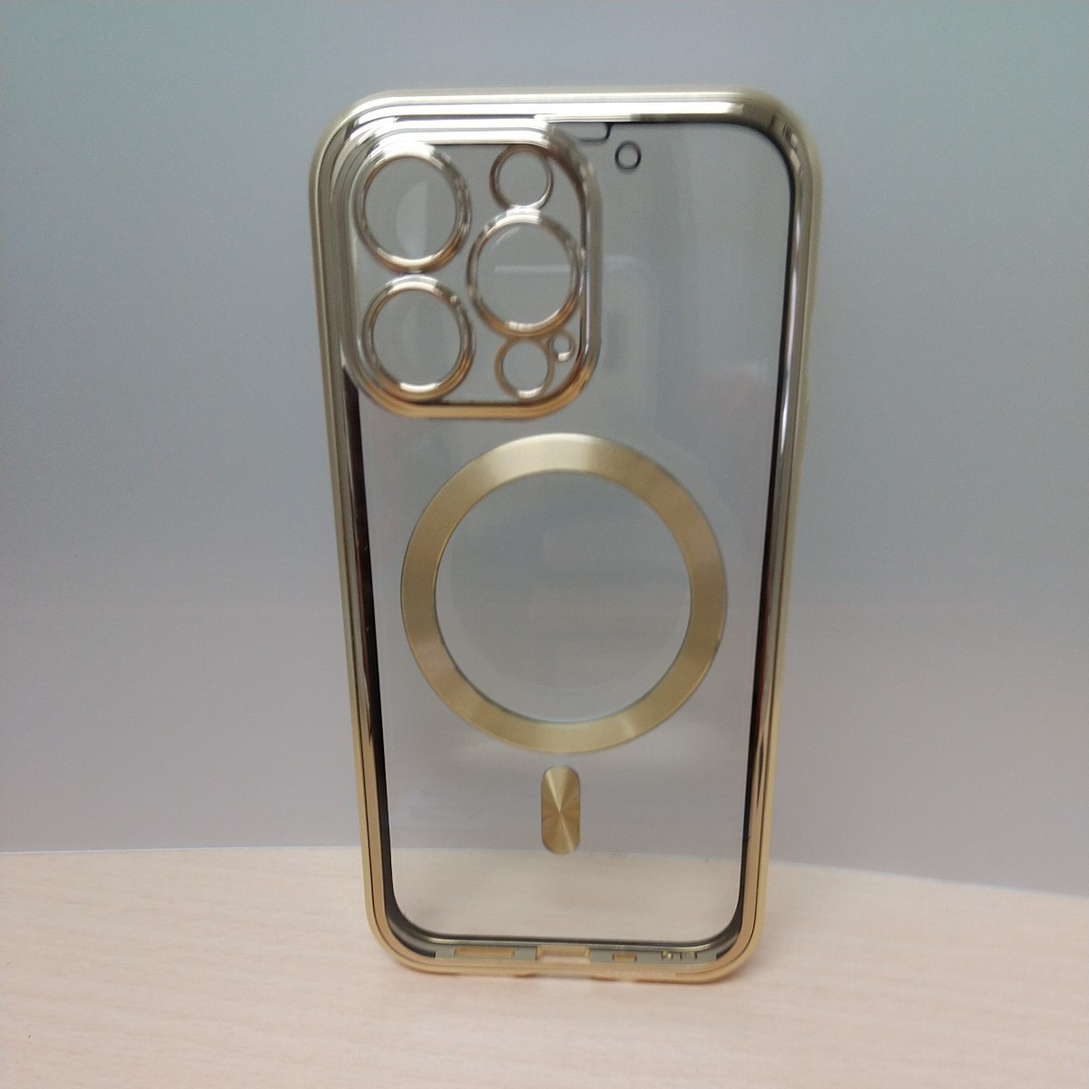 y022219fm 押さえロック式 iPhone 13 Pro 用 ケース 両面ケース マグセーフ対応 一体型 レンズ保護カバー ストラップホール付き ゴールド_画像3