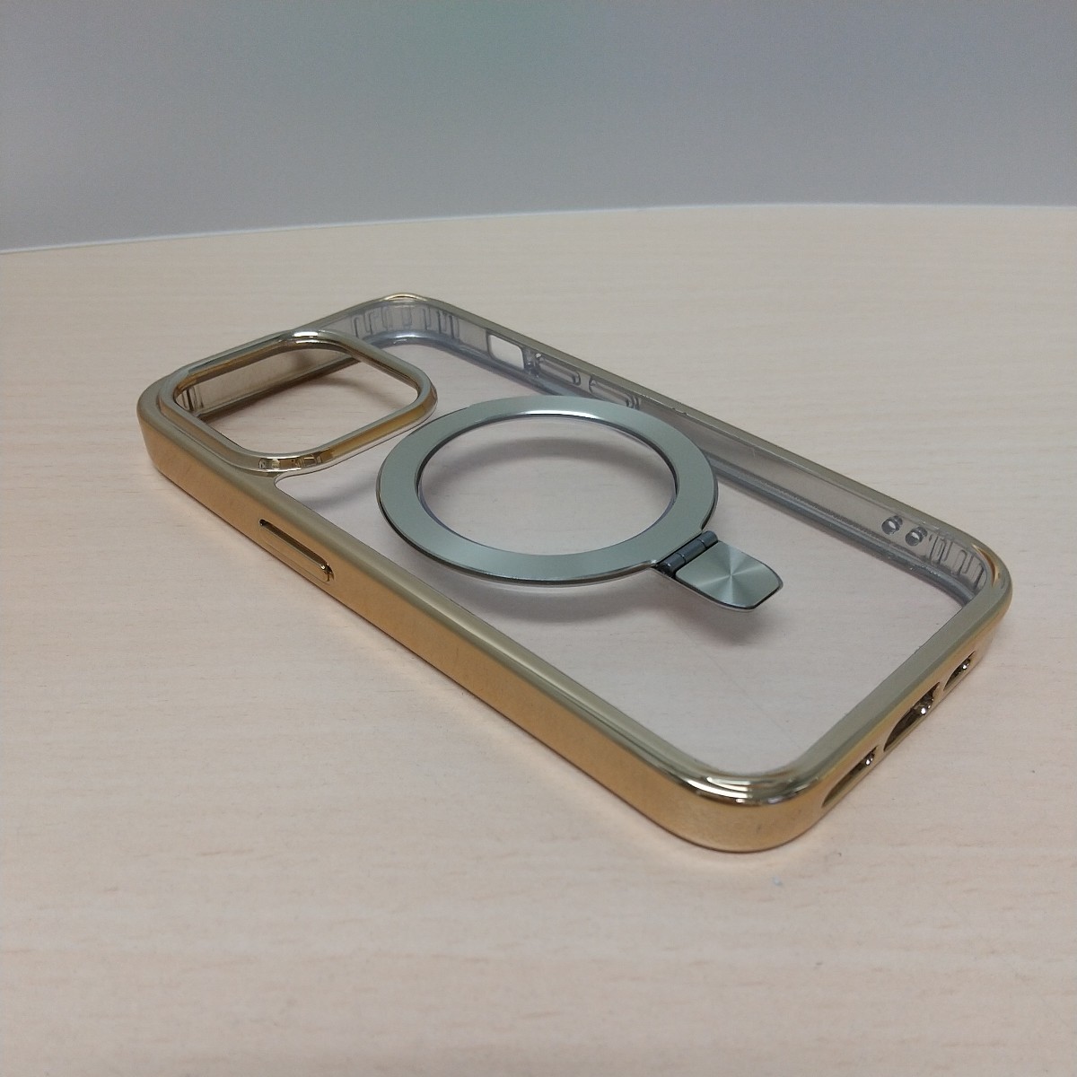y022907fm iPhone 15 Pro 用 クリアケースMagSafe対応 メッキバンパー ストラップホール付き 耐衝撃 ゴールド_画像4