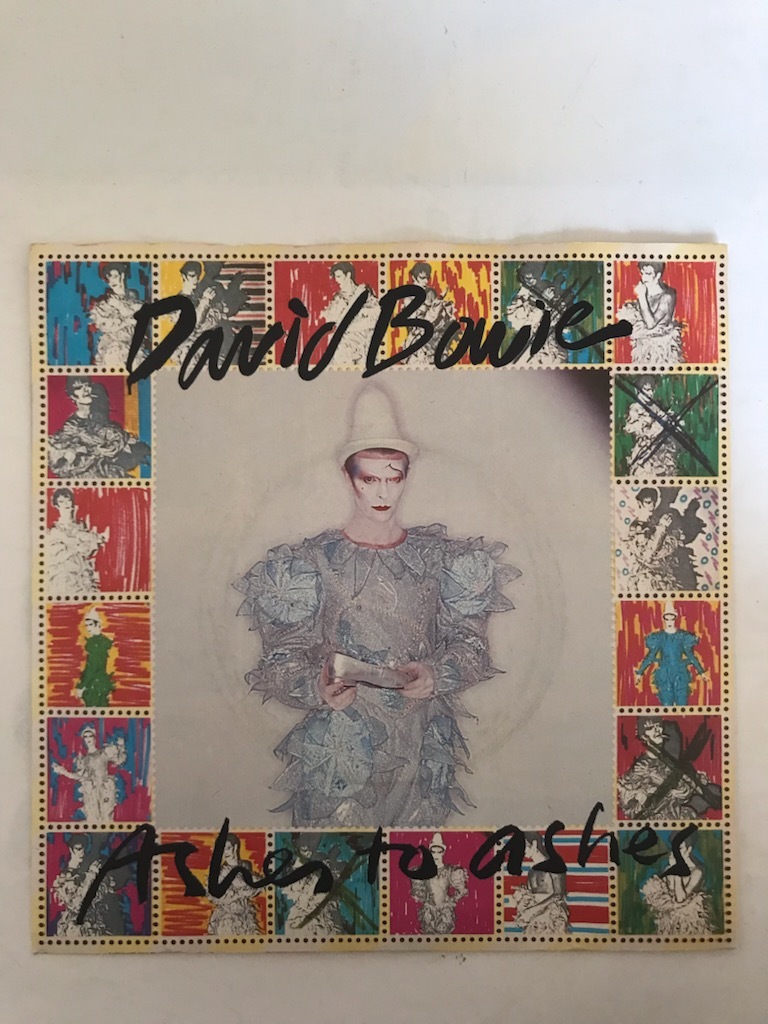 ■UKオリジ7■DAVID BOWIE-デヴィッド・ボウイ/ASHES TO ASHES b/w MOVE ON 1980年 英RCA 貴重・切手スタンプ付き！_画像1