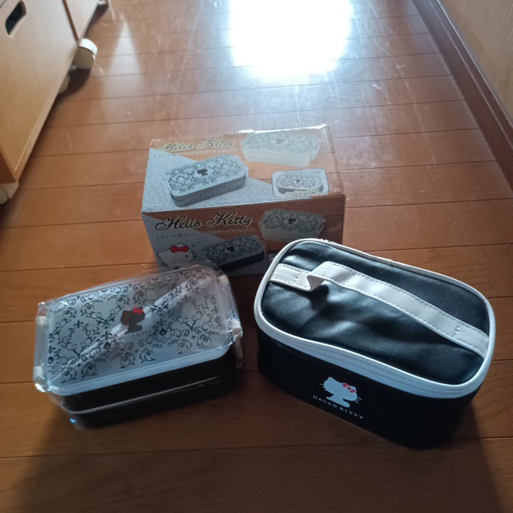 Sanrio　サンリオ　ハローキテ　保冷バッグ付ランチボックス（ブラック）　エイコー　アミューズメント専用景品_画像1