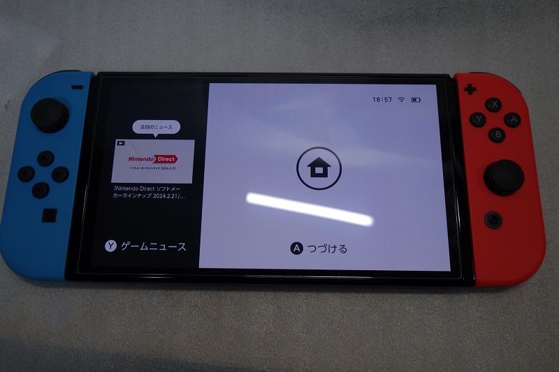 超美品　使用時間少ない　任天堂 Nintendo Switch 本体保存メモリー64GB 7インチ有機ELディスプレイ ゲーム2種類付_画像1