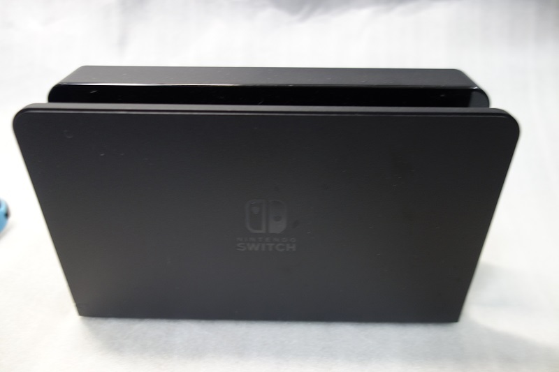 超美品　使用時間少ない　任天堂 Nintendo Switch 本体保存メモリー64GB 7インチ有機ELディスプレイ ゲーム2種類付_画像3