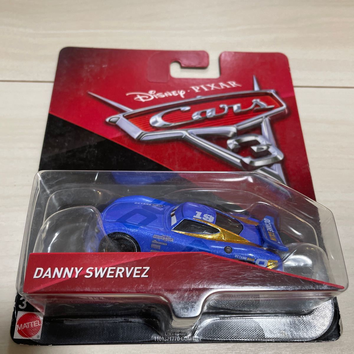 マテル カーズ ダニー サーヴィス DANNY SWERVEZ MATTEL CARS ミニカー キャラクター 19 次世代レーサー オクタン ゲイン_画像1