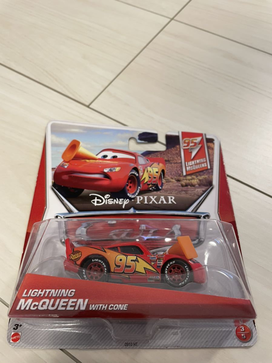 マテル カーズ ライトニング マックィーン ウィズ　コーン CONE Lightning McQueen ミニカー　キャラクターカー MATTEL CARS パイロン_画像1