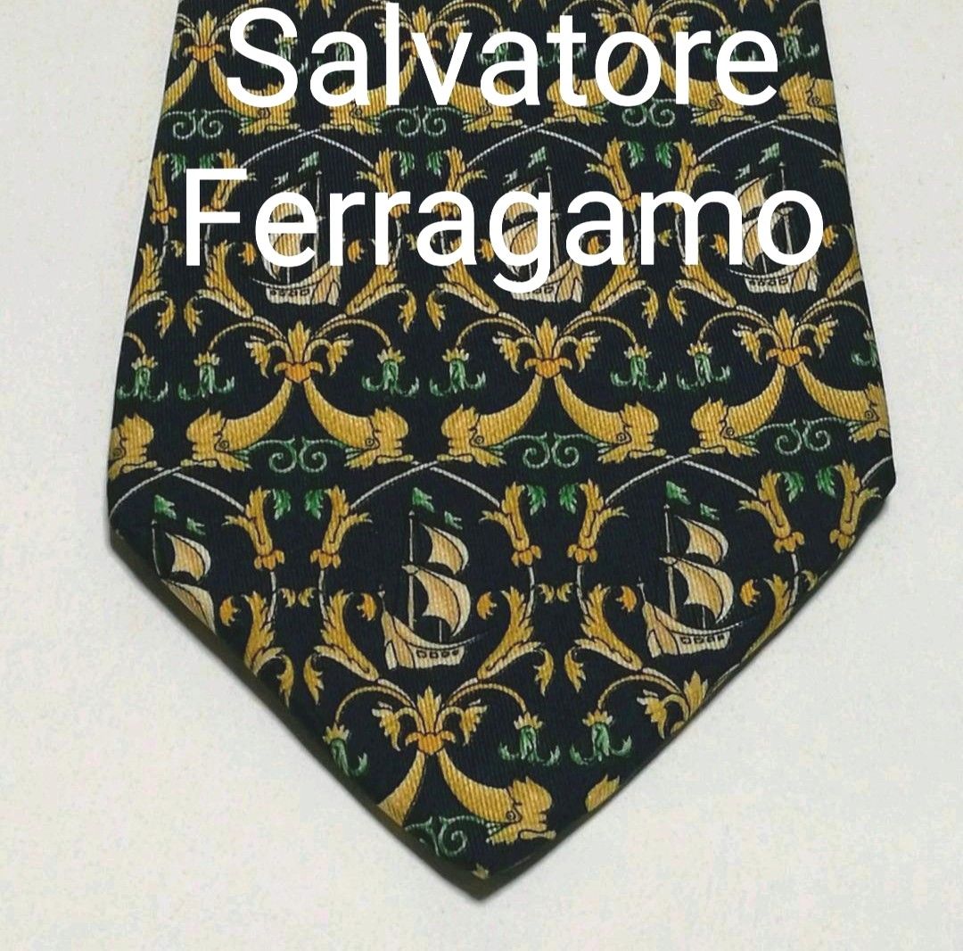 Salvatore Ferragamo　サルバトーレ フェラガモ　ネクタイ　シルク100%　イタリア製　紺　