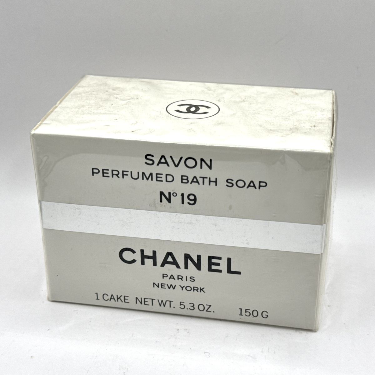 CHANEL シャネル SAVON PERFUMED BATH SOAP No19 150gの画像1