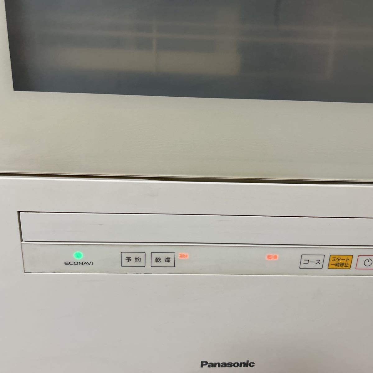 Panasonic 電気食器洗い乾燥機 NP-TH1-W 2017年 パナソニック 中古 家庭用 台所 キッチン 食洗機 家電 通電確認済み ジャンク品 _画像2