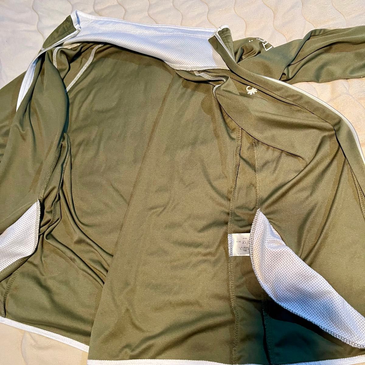 ベネトン　ラッシュガード　S カーキ　レディース 長袖 水着 接触冷感 UVカット　トレーニングウェア　ヨガ　ランニングウェア