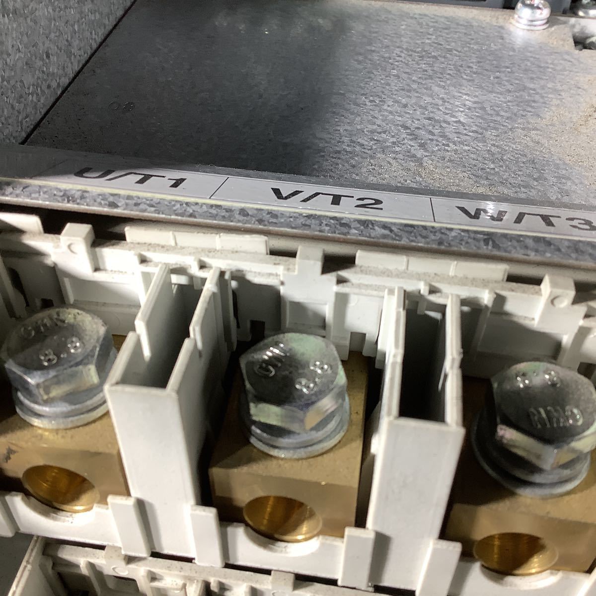 東芝 インバーター VF -AS1［モデルVFAS1ー2185PM ］中古品一般的な通電まで済みです。比較的に綺麗な制御盤より外し品です。_画像9
