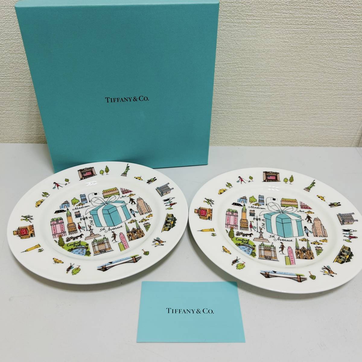 【SPM-3322】1円～！未使用 Tiffany&Co. 5th アベニュー プレート 2枚 お皿 食器 ティファニー 記念 レア_画像1