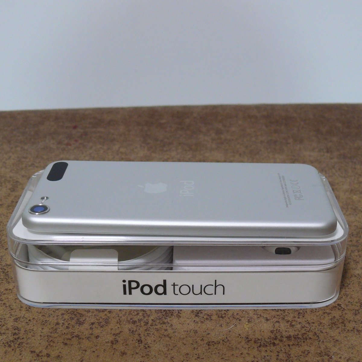 a256k☆Apple iPod touch 16GB シルバー☆wi-fi A1574 MKH42J/A☆初期化済☆付属品付き_画像7