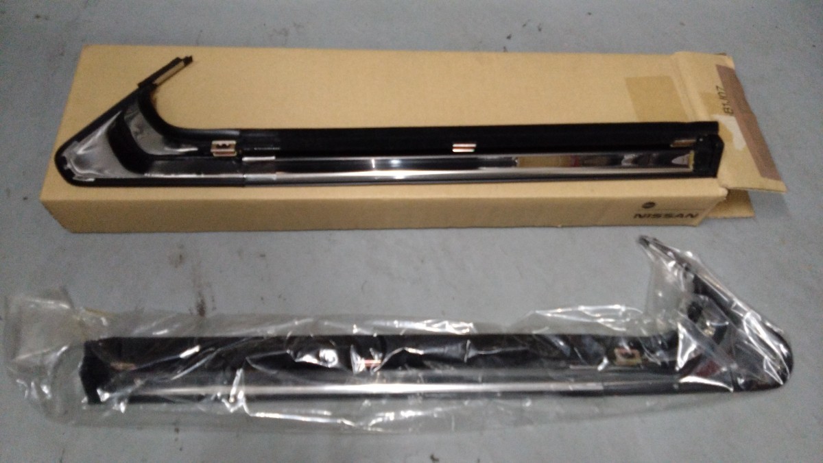  super rare! new goods unused! out of print! Skyline DR30 2 door for rear glass plating door molding left right set 