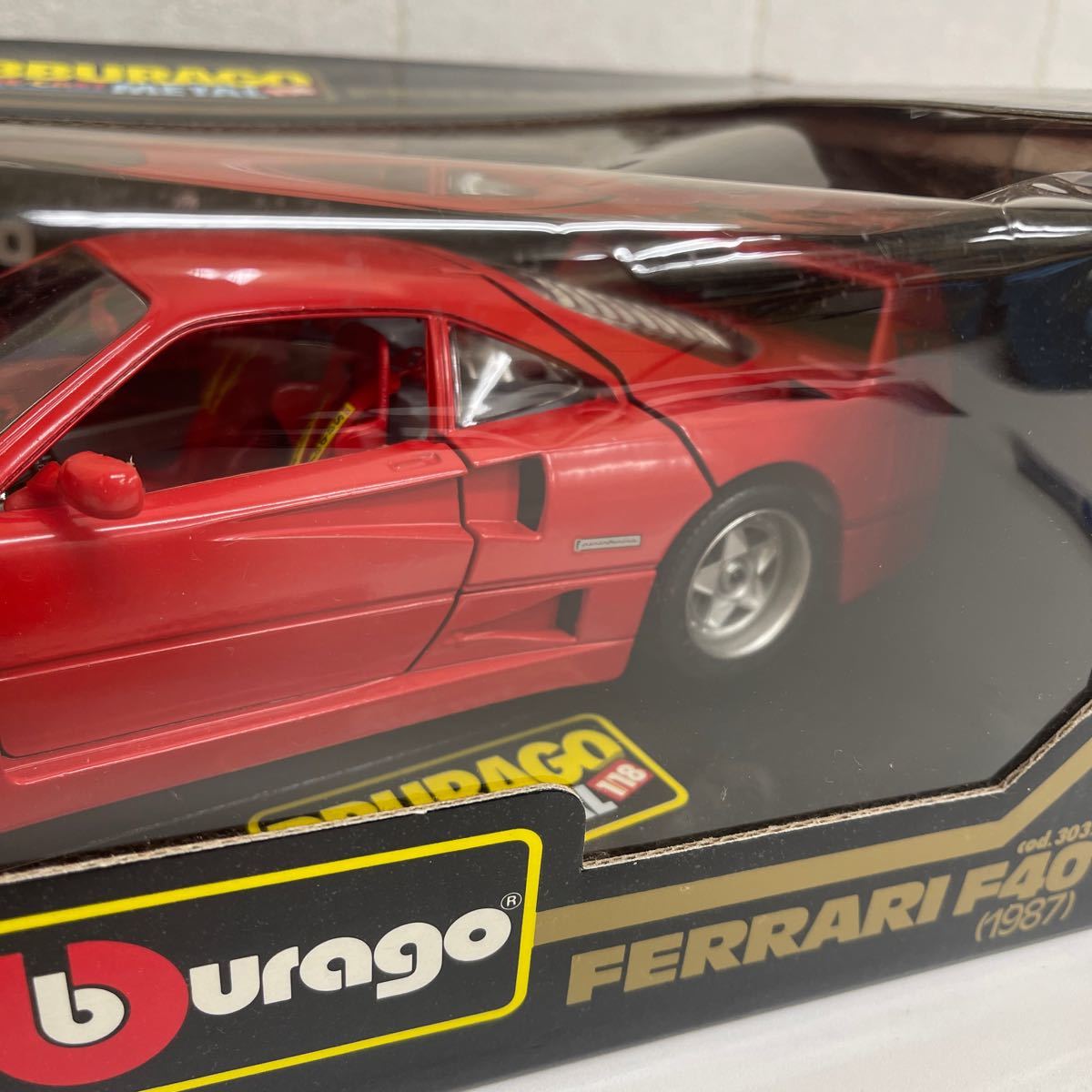 B201 26 Bburago DIAMONDS 1/18‐FERRARI F40 (1987) /イタリア製/burago/ブラーゴ/フェラーリ_画像3