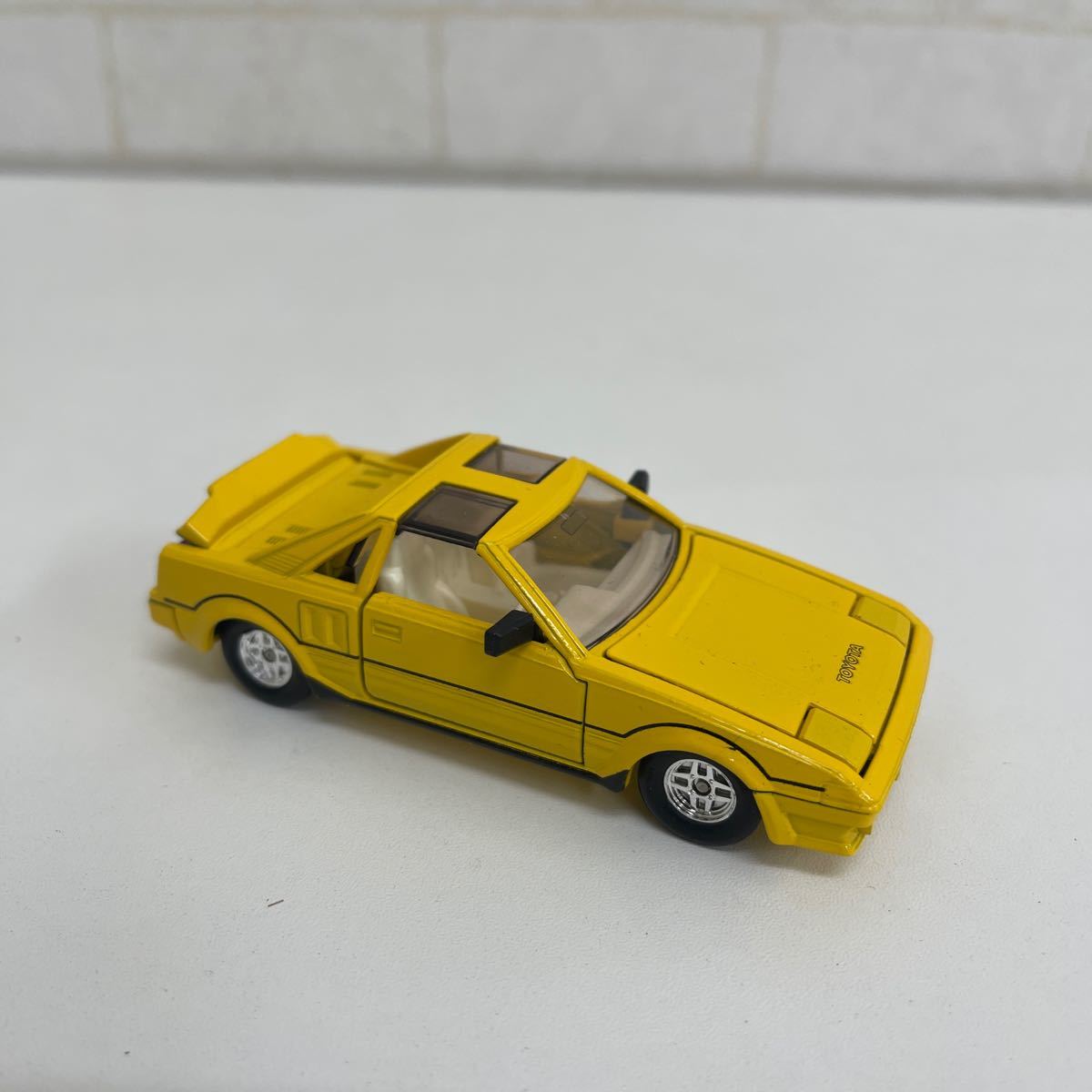 B204 19 トミカ ダンディ DANDY 日本製 No.DJ-007 トヨタ MR2 （プロトタイプ） 1984年頃 車名刻印SV-3 イエロー 1/43スケール_画像3