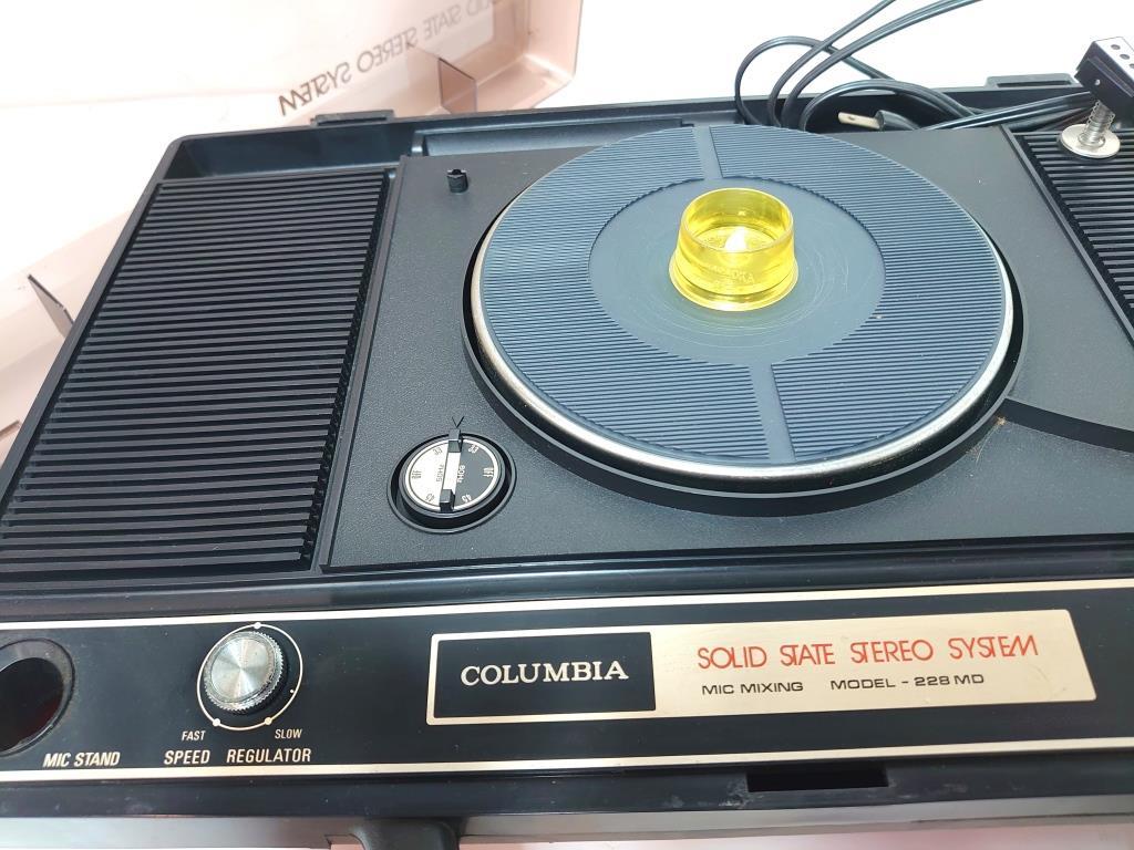 A140 Colombia コロンビア MODEL - 228MD レコードプレーヤー 通電確認済 ポータブルレコードプレーヤーの画像2