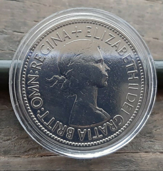 イギリス 英国 古銭 エリザベス2nd　ハーフ クラウン コイン 1953年32mm 14g イギリスの国章デザインカプセル付き送料無料_画像2