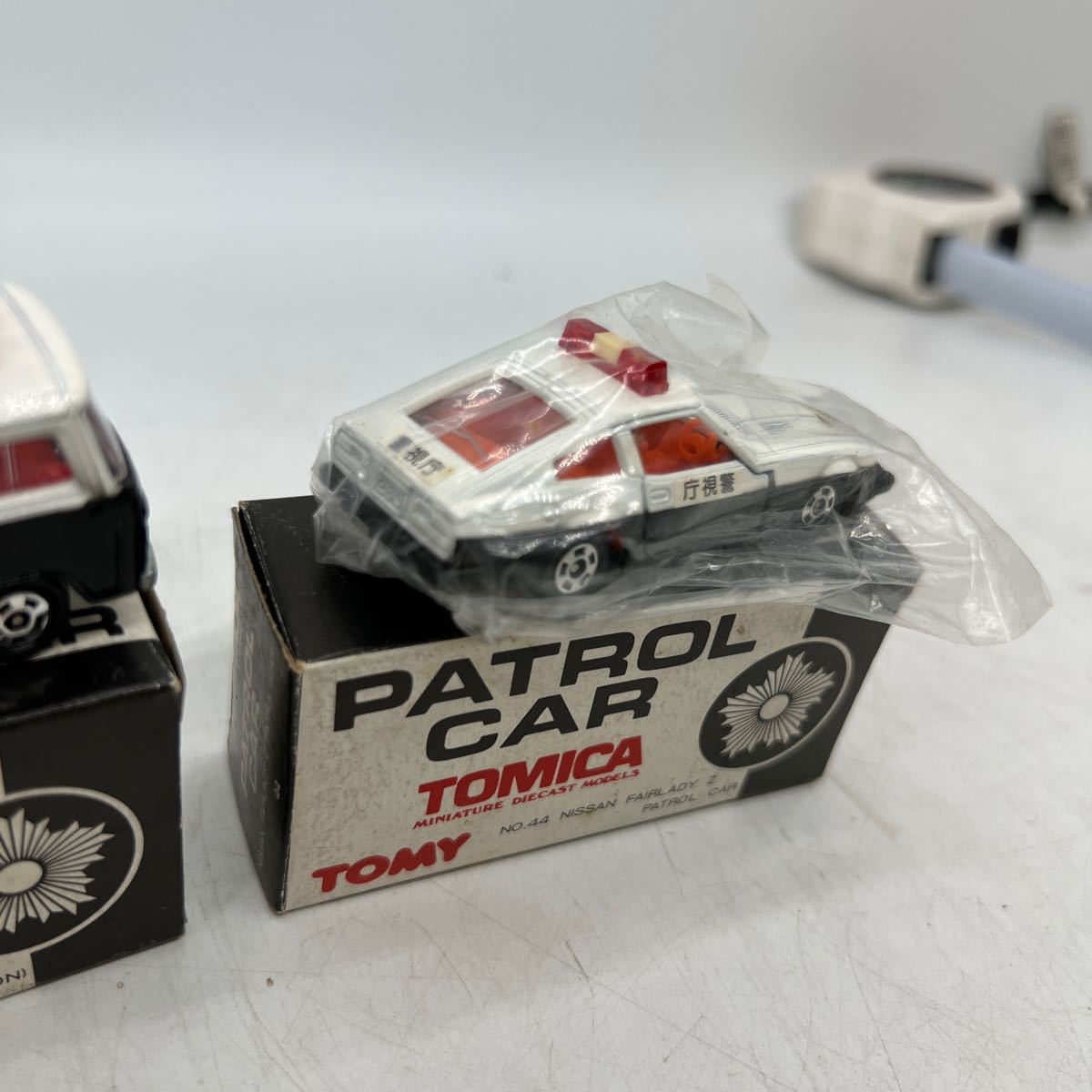 6-2-51■PATROL CAR パトロールカー TOMICA 1/61 ミニカー NISSAN 日産 FAIRLADY Z / 三菱 ローザ 1/84 トミカ 日本製 中古 現状品_画像5