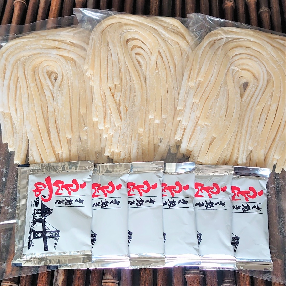 送料無料 本場讃岐うどん 6人前 つゆ付き 麺240g x3袋 つゆ20ml x6個 賞味期限2024.02.23_画像2