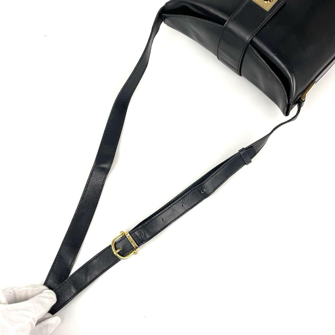 美品 CELINE セリーヌ ショルダーバッグ バケツ型 リング 美品 CELINE セリーヌ ショルダーバッグ バケツ型 リング