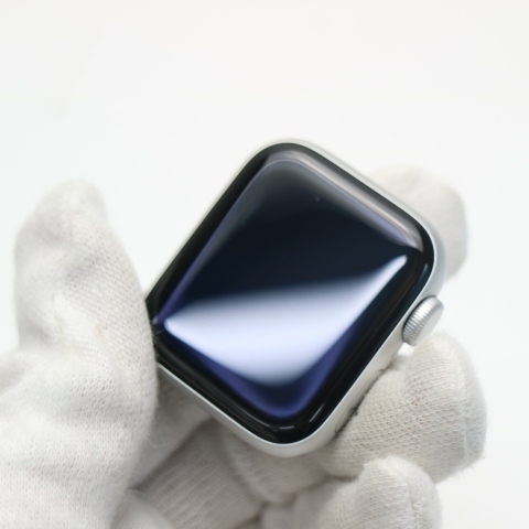 超美品 Apple Watch SE（第2世代） 40mm GPS シルバー スマホ 中古あすつく 土日祝発送 即日発送_画像3