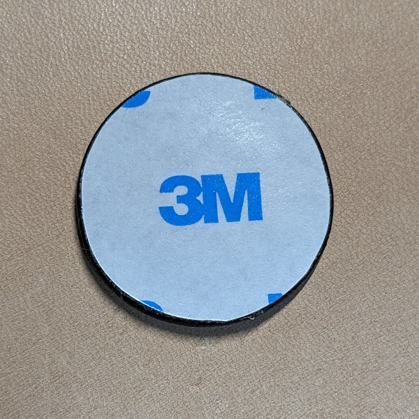 本革　ヌメ革の6速（右下R）シフトパターンプレート　丸型　直径25ｍｍ　6RBK25　　_3Mの強力テープで簡単貼付
