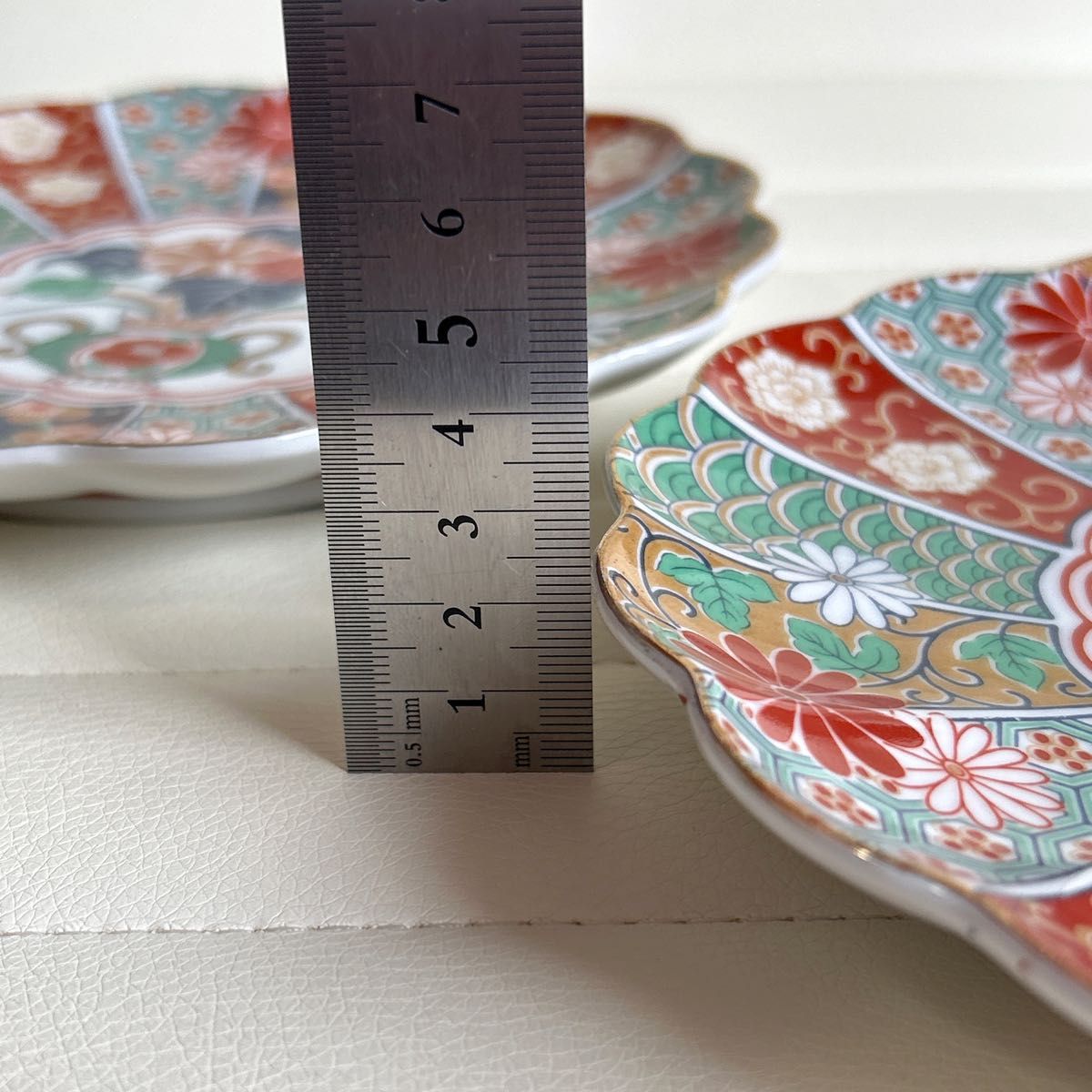 有田焼 陶扇 菊割皿 2枚セット 錦絵 銘々皿 金彩色絵 中皿 赤絵 有田焼 陶扇 菊割皿 2枚セット 錦絵 銘々皿 金彩色絵 中皿 赤絵