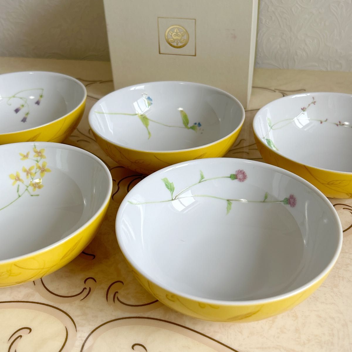 たち吉 黄釉 絵変わり 取り鉢 5枚セット 中鉢 小鉢 黄色 煮物鉢 たち吉 黄釉 絵変わり 取り鉢 5枚セット 中鉢 小鉢 黄色 煮物鉢