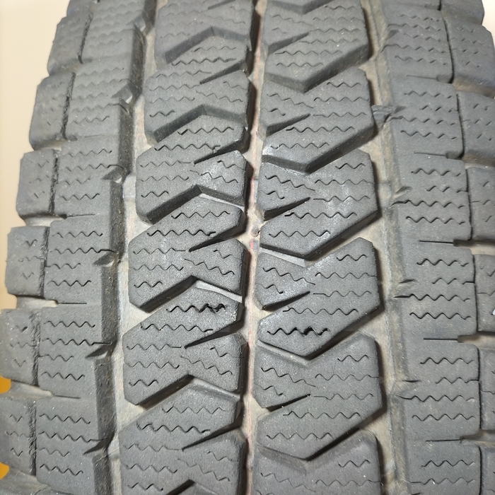 BRIDGESTONE ブリヂストン 195/80R15 107/105N BLIZZAK VL10 LT 冬タイヤ スタッドレスタイヤ 4本セット [ W2640P ] 【中古タイヤ】_画像8