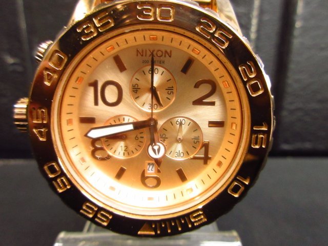y4422 動作品 NIXON ニクソン 腕時計 THE 42-20 CHRONO クロノグラフ デイト クォーツ QZ ローズゴールド　ねじ込み式　回転ベゼル_画像2