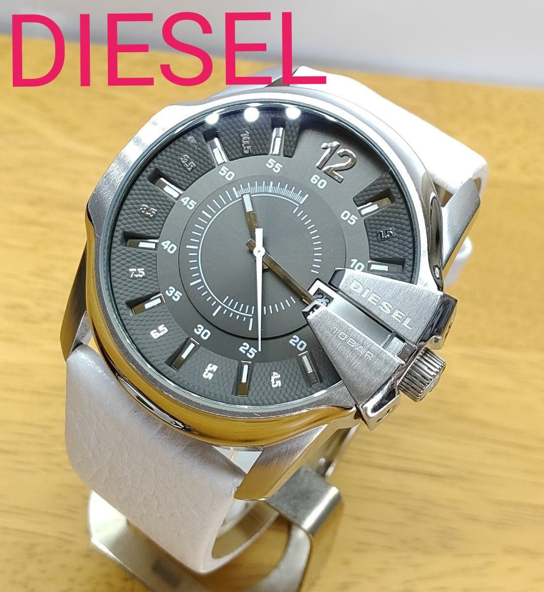 御自分へのご褒美にどぅぞ★■DIESEL　時計　稼働品　美品　DZ1206 ホワイトベルト　CUSTOM