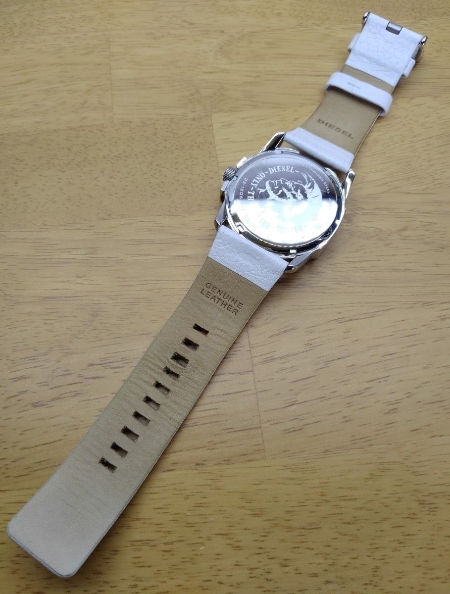 御自分へのご褒美にどぅぞ★■DIESEL　時計　稼働品　美品　DZ1206 ホワイトベルト　CUSTOM