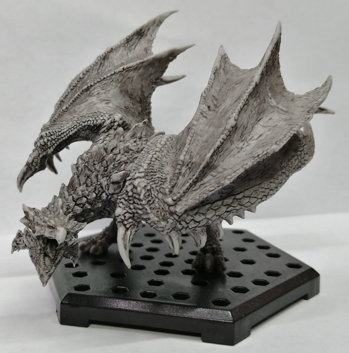  リオレウス　カルビーコラボBOX限定カラー 　カプコンフィギュアビルダー　モンスターハンター　ストーンモデル　CFB モンハン フィギュア