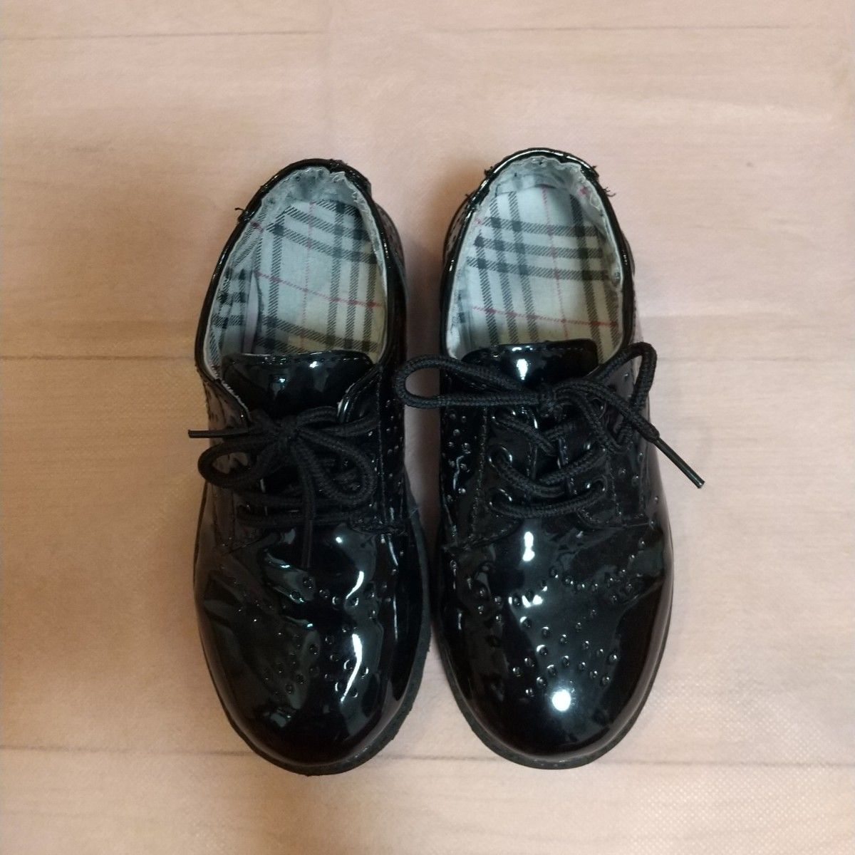 キッズ　フォーマル　靴　カラー　黒　模様　パンチング　形　ローファーサイズ　20.5cmヨーロッパサイズ　33