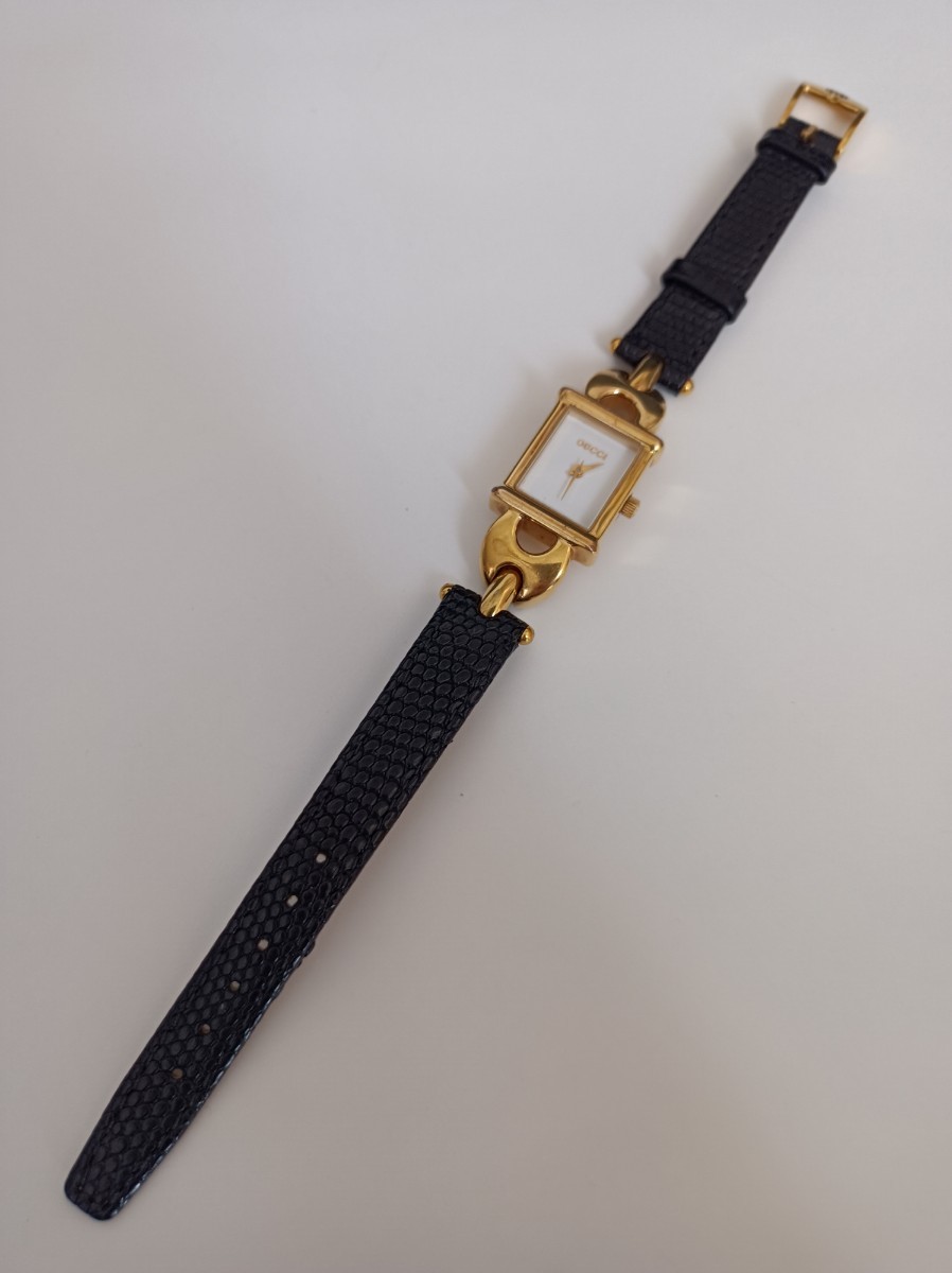 美品 稼働品 GUCCI 1800L レディース腕時計 白色文字盤 新品電池 オリジナル革ベルト、尾錠の画像6