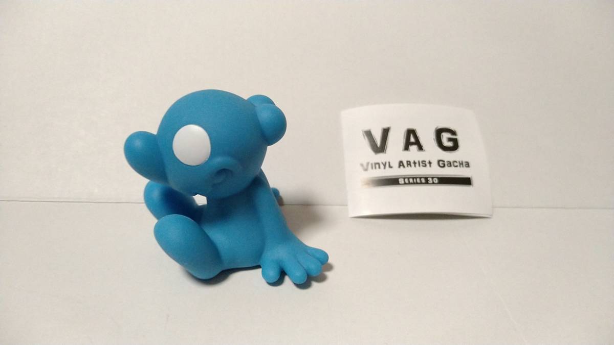 VAG (VINYL ARTIST GACHA)　SERIES 30　白井さん　ブルー　コインパーキングデリバリー　ソフビ　フィギュア　ガチャガチャ_画像1