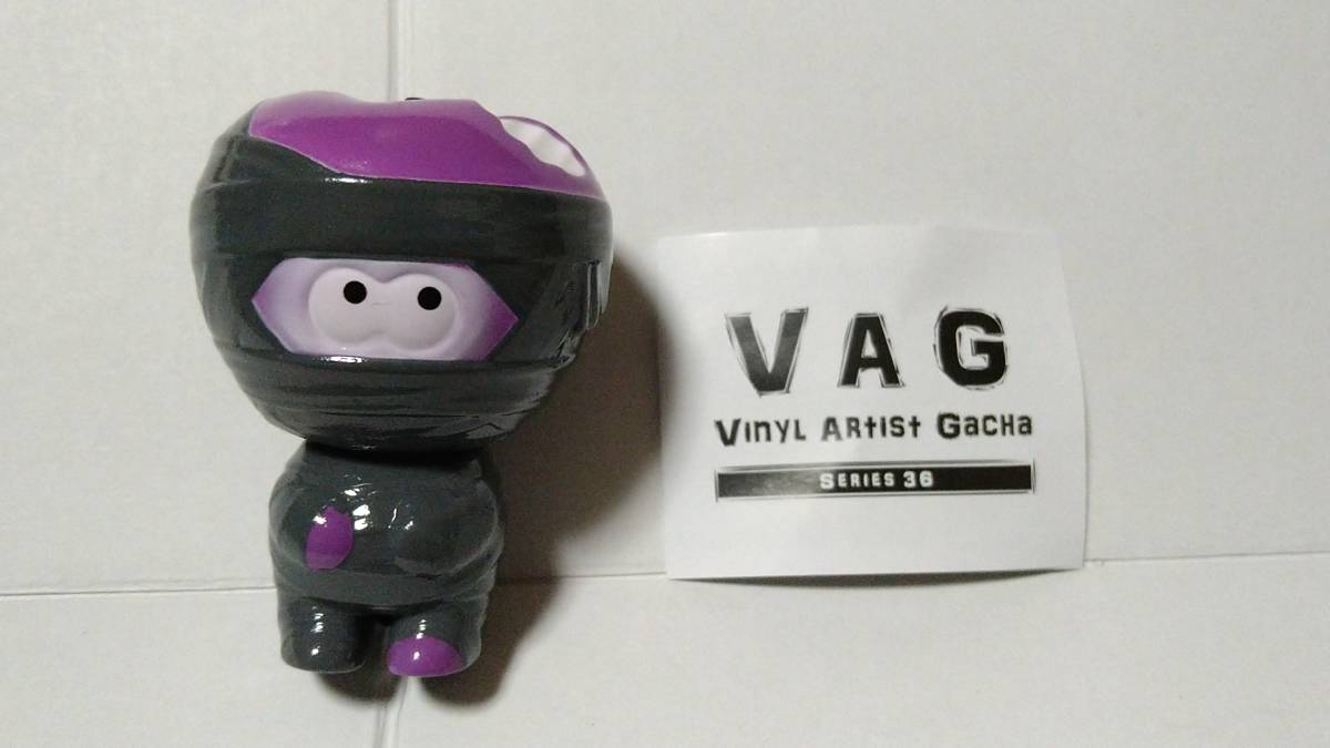 VAG (VINYL ARTIST GACHA)　SERIES 36　ヤミーマミー　パープル×グレー　HUMAN ROBOT　ソフビ　フィギュア　ガチャガチャ_画像1