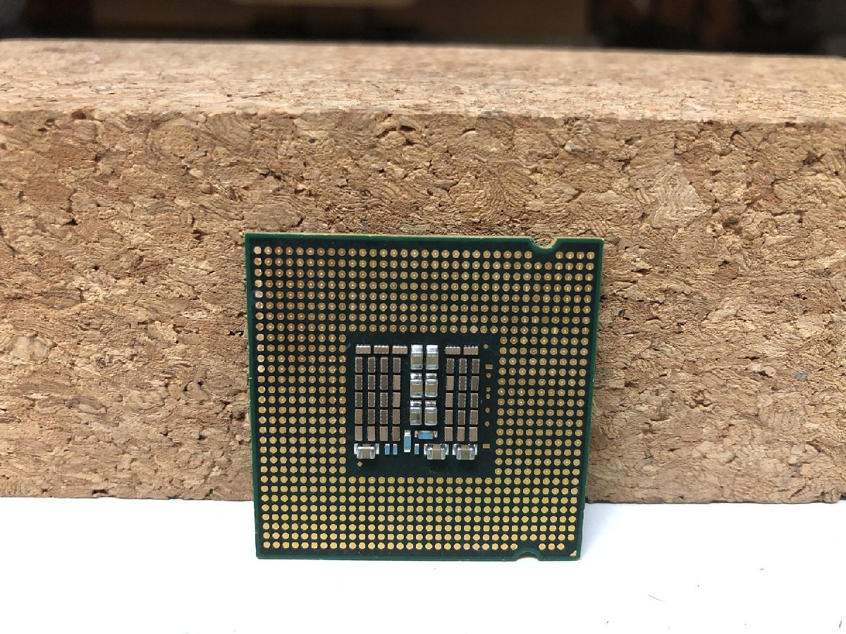 【送ネコポス250円】 Intel core2 QUAD Q9550 2.83GHZ SLB8V Socket 775_画像2