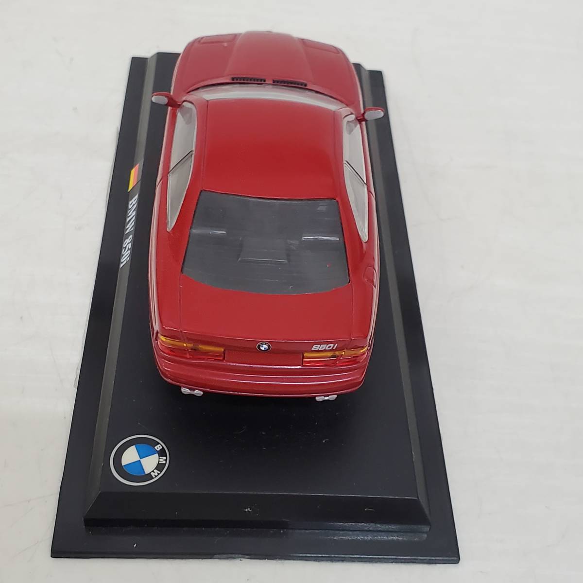 0208-262■デルプラド BMW 850i 赤 1/43 世界の名車 コレクション ミニカー 模型 パーツ未確認 現状品_画像5