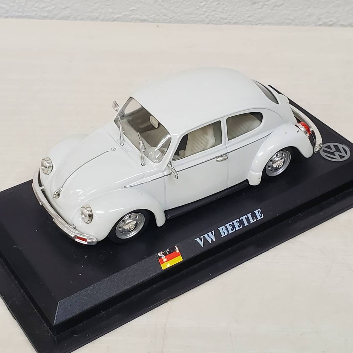 0208-269■デルプラド VW BEETLE 白 1/43 世界の名車 コレクション ミニカー 模型 パーツ未確認 現状品の画像1