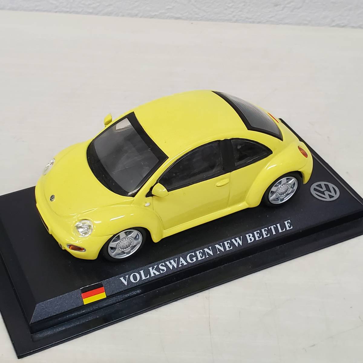 0208-270■デルプラド フォルクスワーゲン volkswagen NEW BEETLE イエロー 1/43 ミニカー 模型 パーツ未確認 現状品_画像1