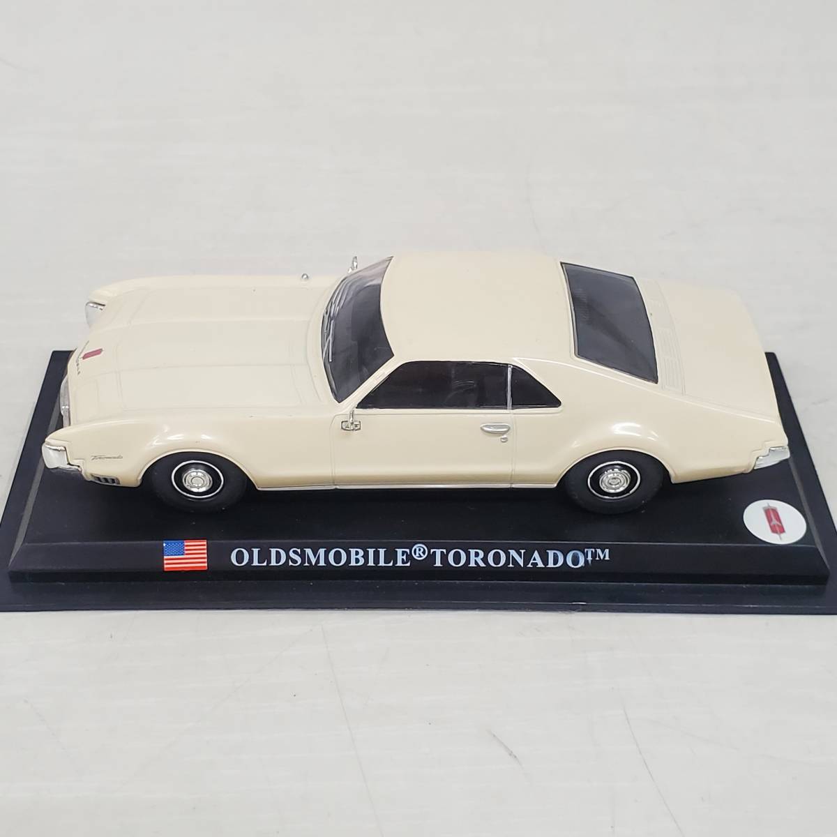 0209-207■OLDSMOBILE TORONADO デルプラド 1/43 世界の名車 コレクション ミニカー 模型 パーツ未確認 現状品_画像2