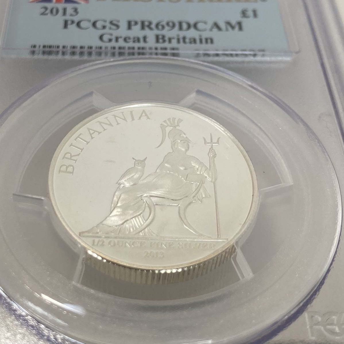 2013年 イギリス ブリタニア 銀貨 コイン PCGS 69 ディープカメオ ファーストストライク フクロウ　1ポンド 銀貨 Britannia 1ポンド　投資_画像7